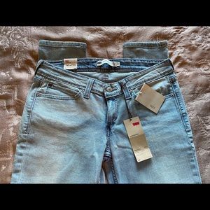 Levis Demi curve jeans (brand new with tag)